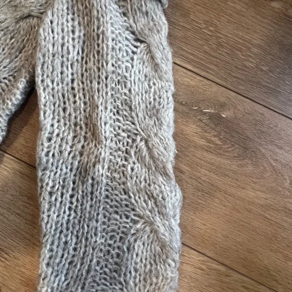 Women’s Lrg Sleeping On Snow Anthropologie Cozy Cable Knit Off-Shoulder Sweater - Picture 3 of 8